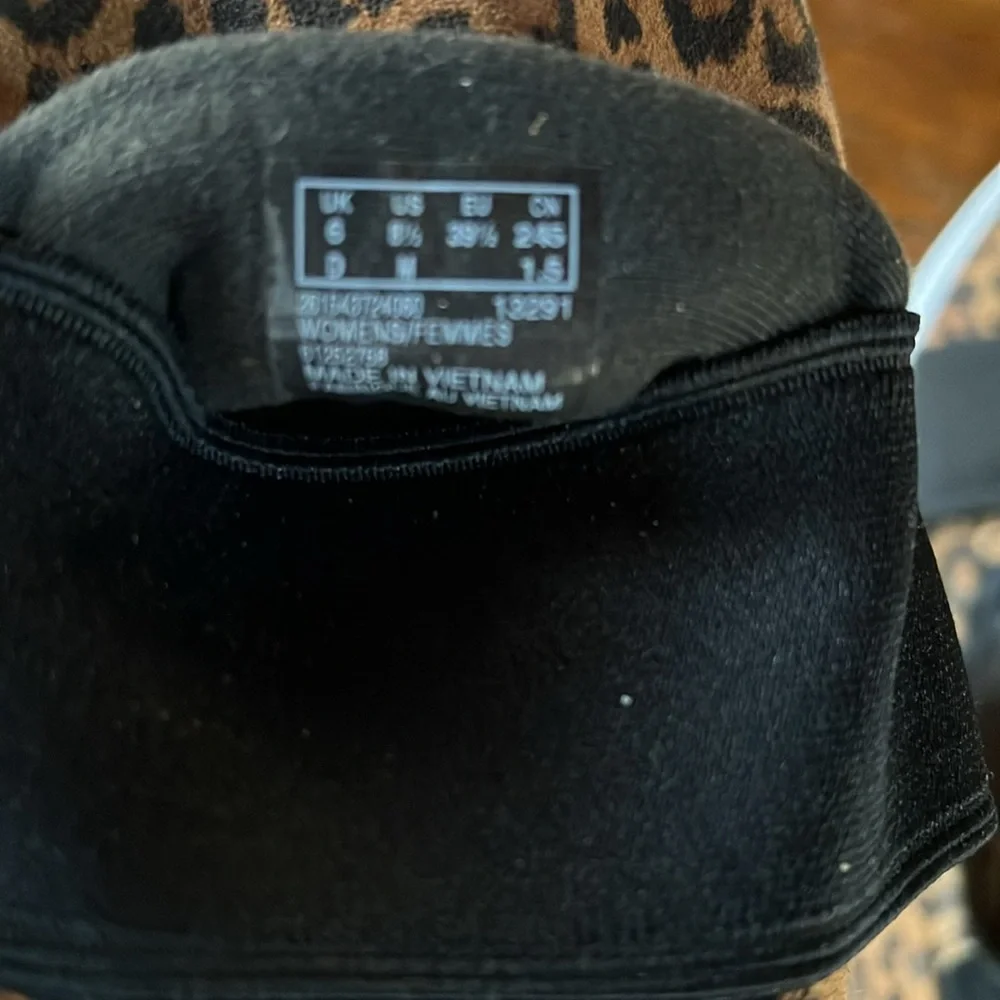 Clarks Womens Pawley Wes slip on animal print loafers flats US 8.5M - Picture 7 of 7